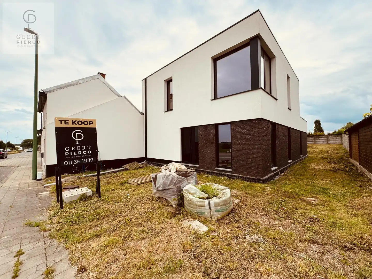 Knap handelspand op een centrale ligging foto {{pictureIndex}}