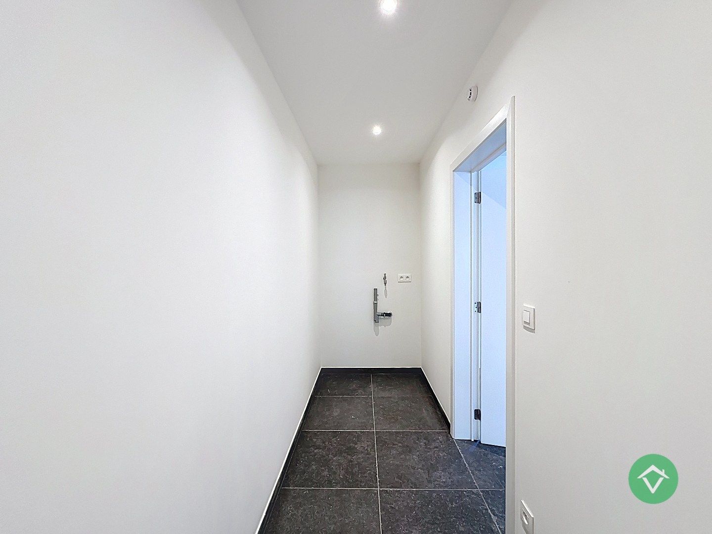 Volledig gerenoveerd gelijkvloers appartement in nostalgische ligging – De Mokker, Koekelare foto 7