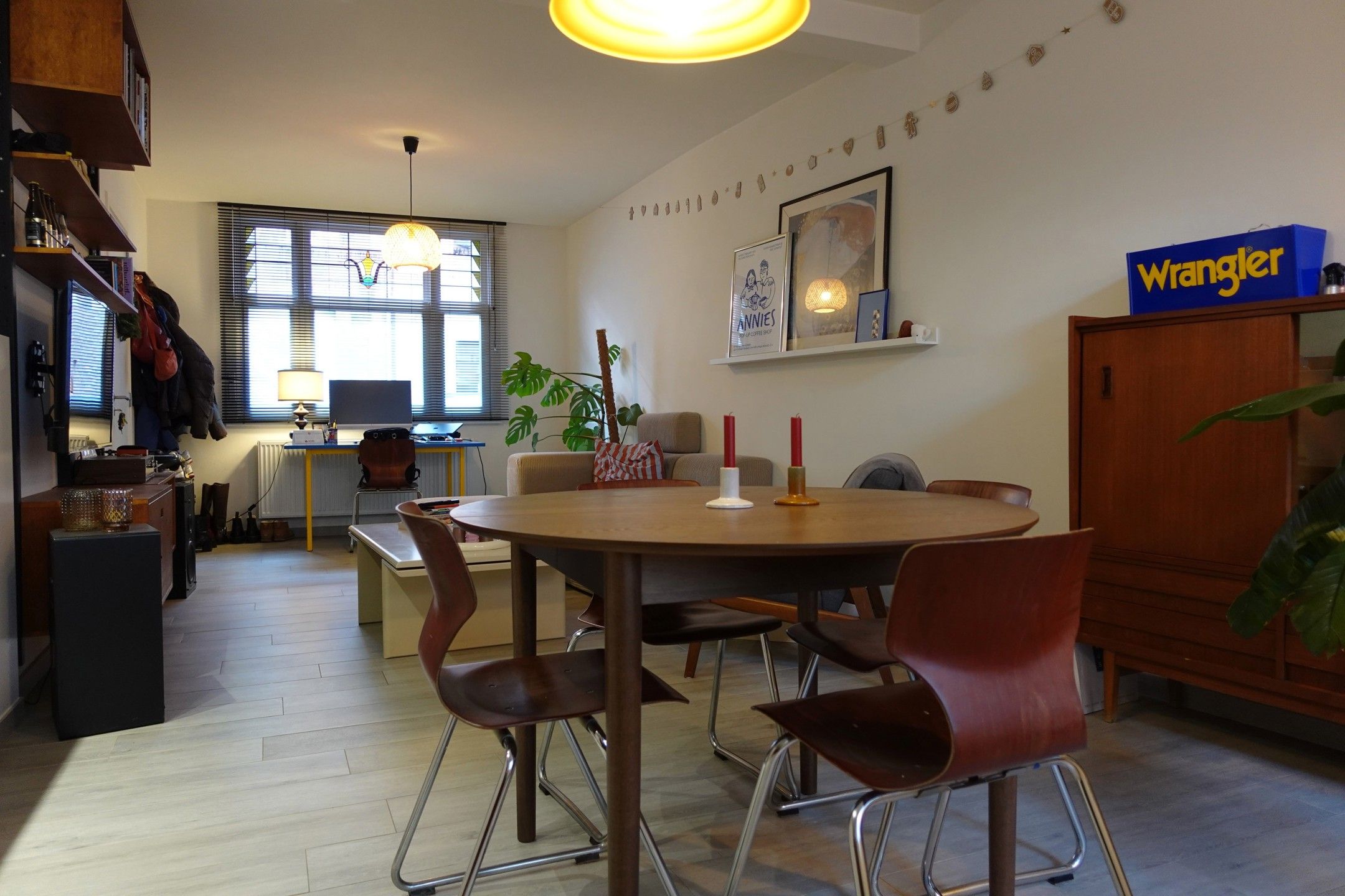 Centraal gelegen 1 slpk app met kelderberging te Turnhout. foto 2