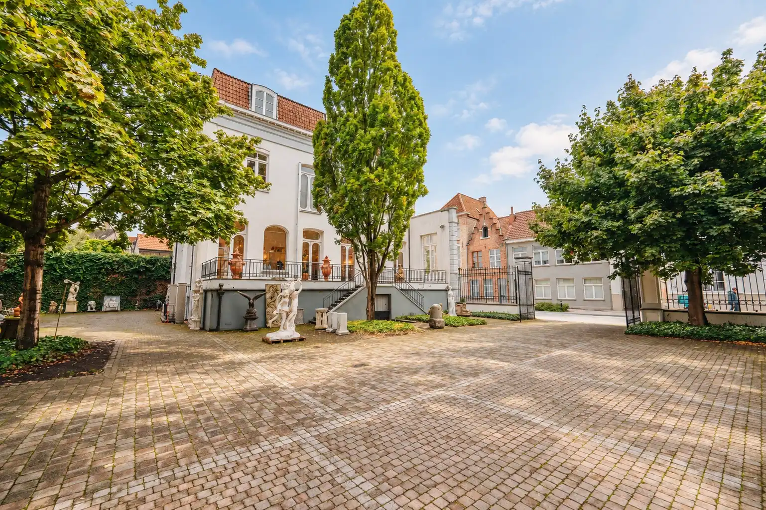 IMPOSANT KARAKTERVOL NEOCLASSICISTISCH HERENHUIS foto 19