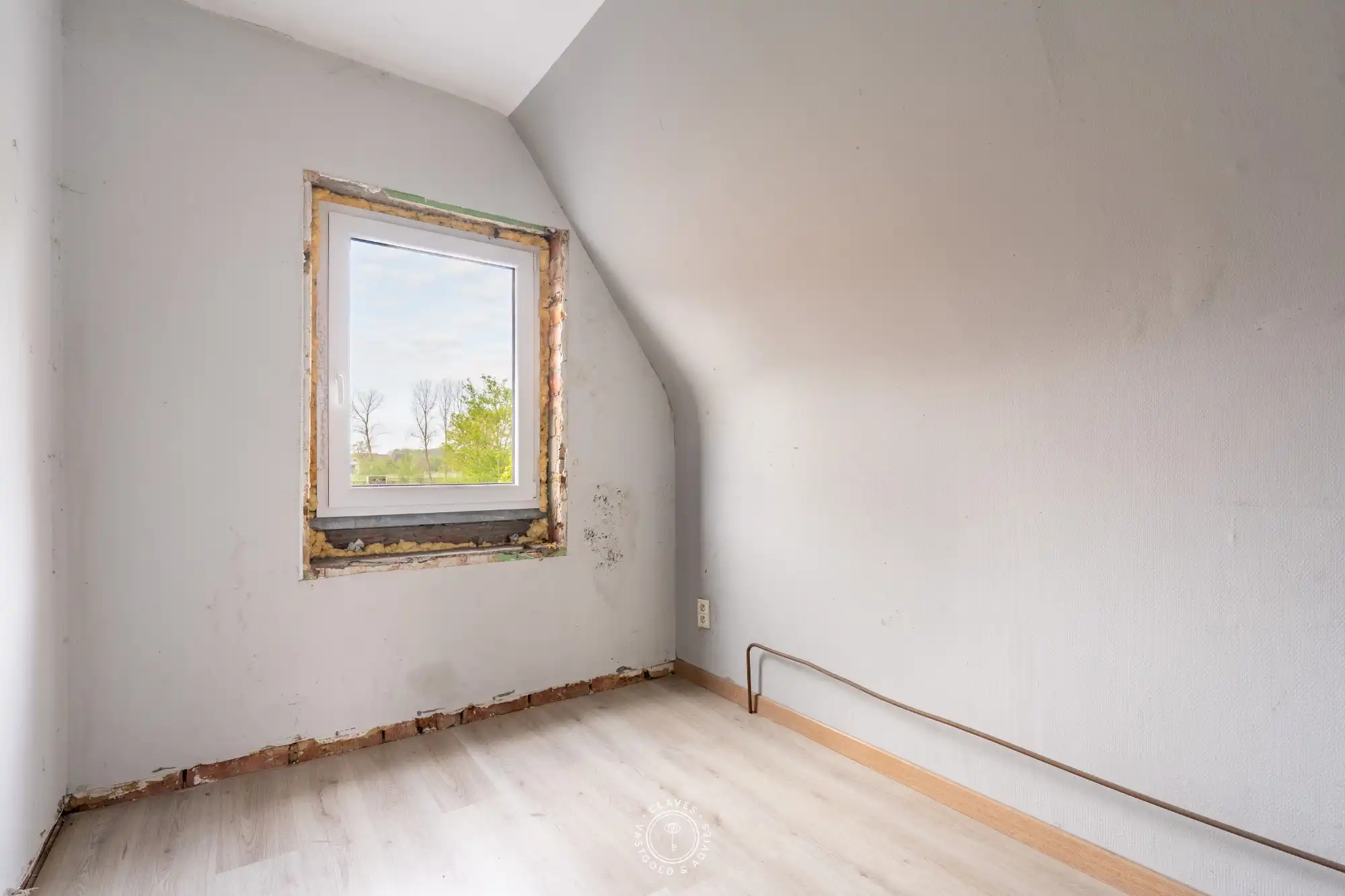 Verder te renoveren open bebouwing op toplocatie foto 18