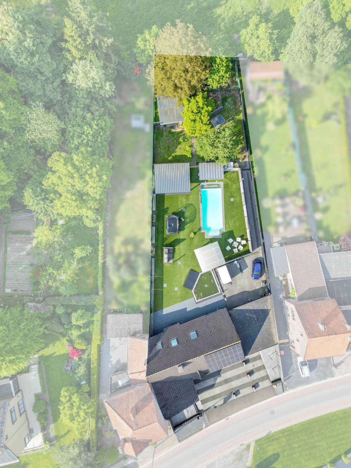 Ruime woning met zwembad op mooi groot perceel foto 46