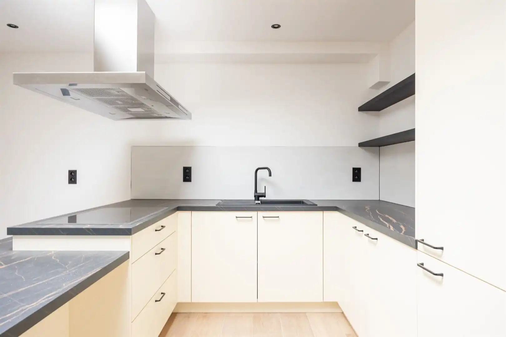 Instapklare HOB, pas gerenoveerd! foto 5