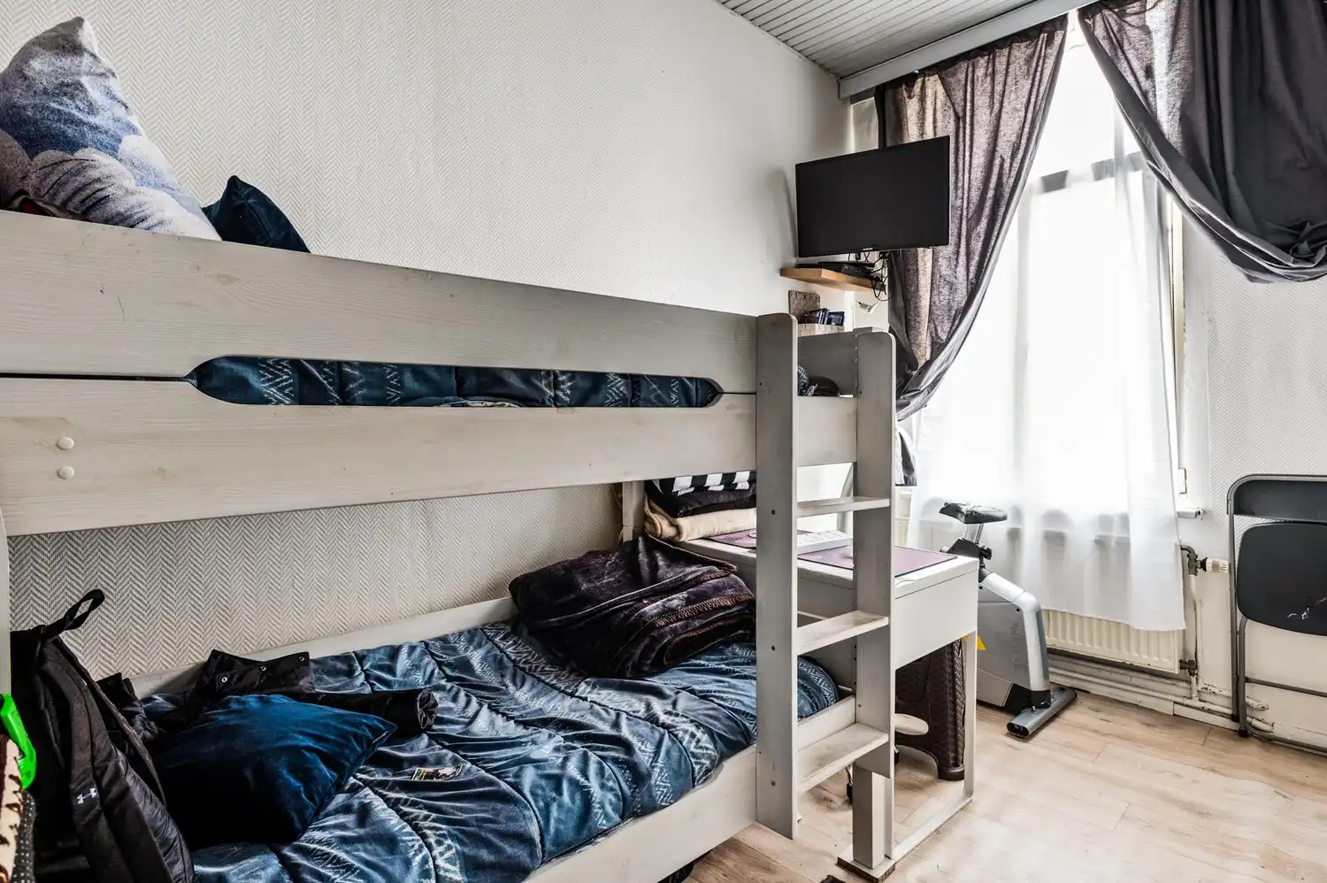 Huis op centrale locatie met veel potentieel! foto 10
