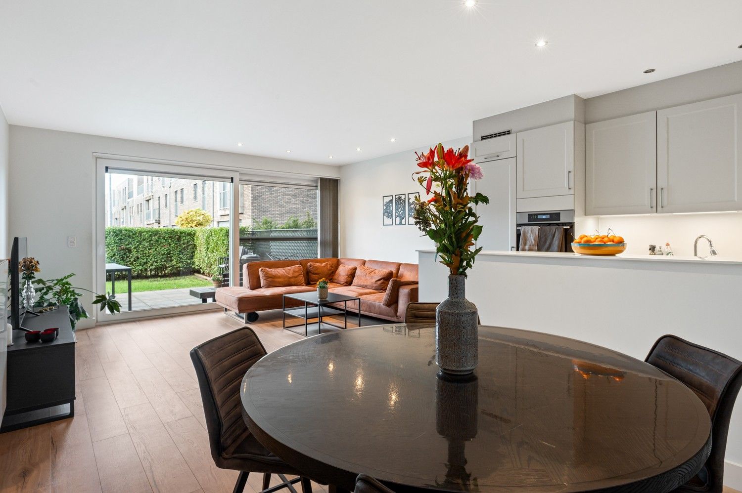 Recent gelijkvloers appartement met 2 slpks, grote tuin & autostaanplaats in Schoten! foto 3