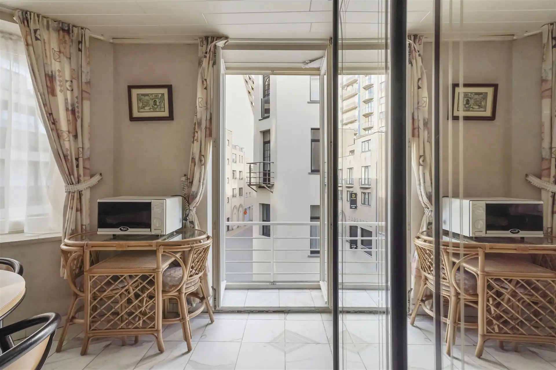 SLAAPHOEK / CENTRALE LIGGING foto 5