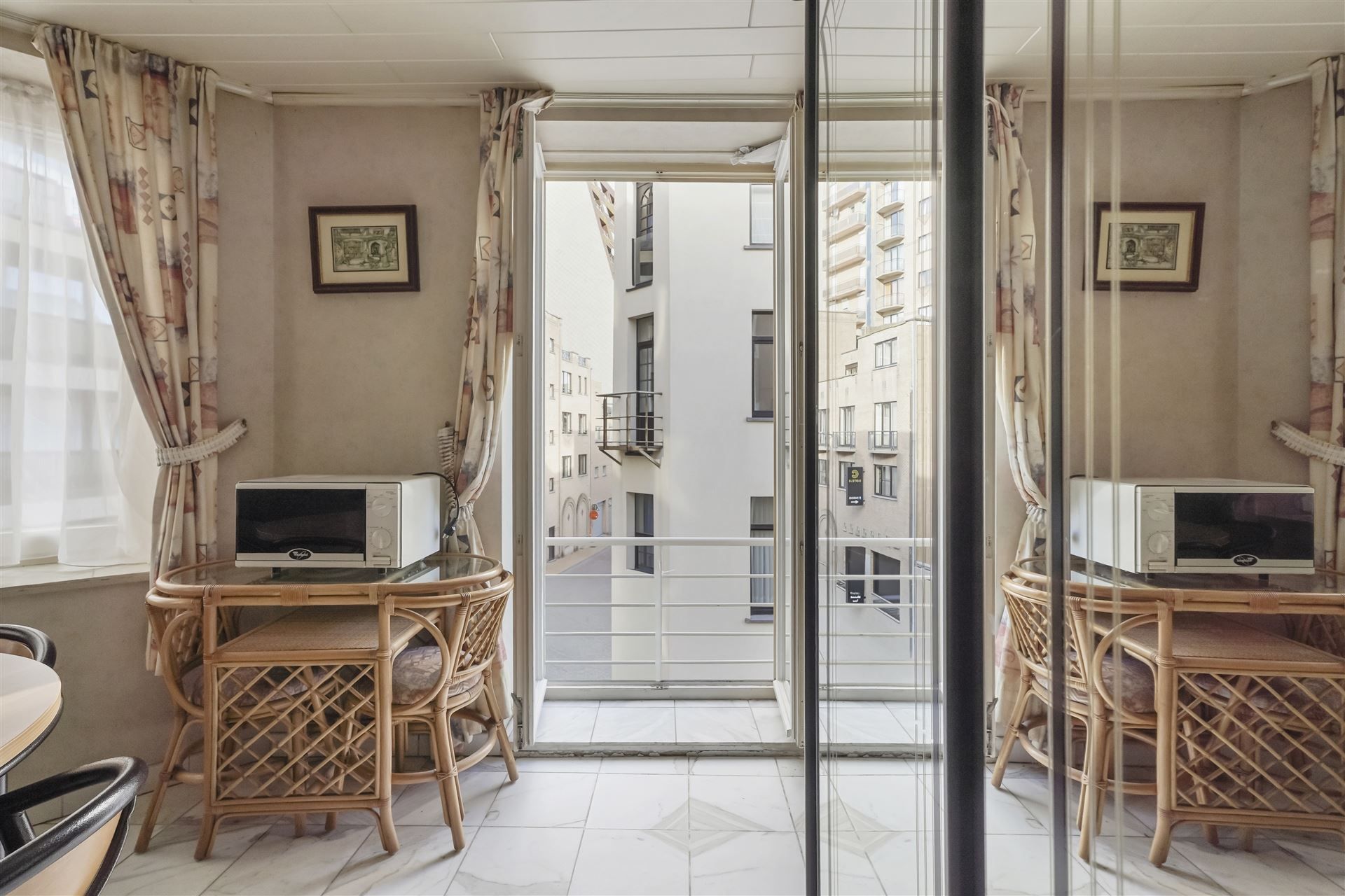 SLAAPHOEK / CENTRALE LIGGING foto 5