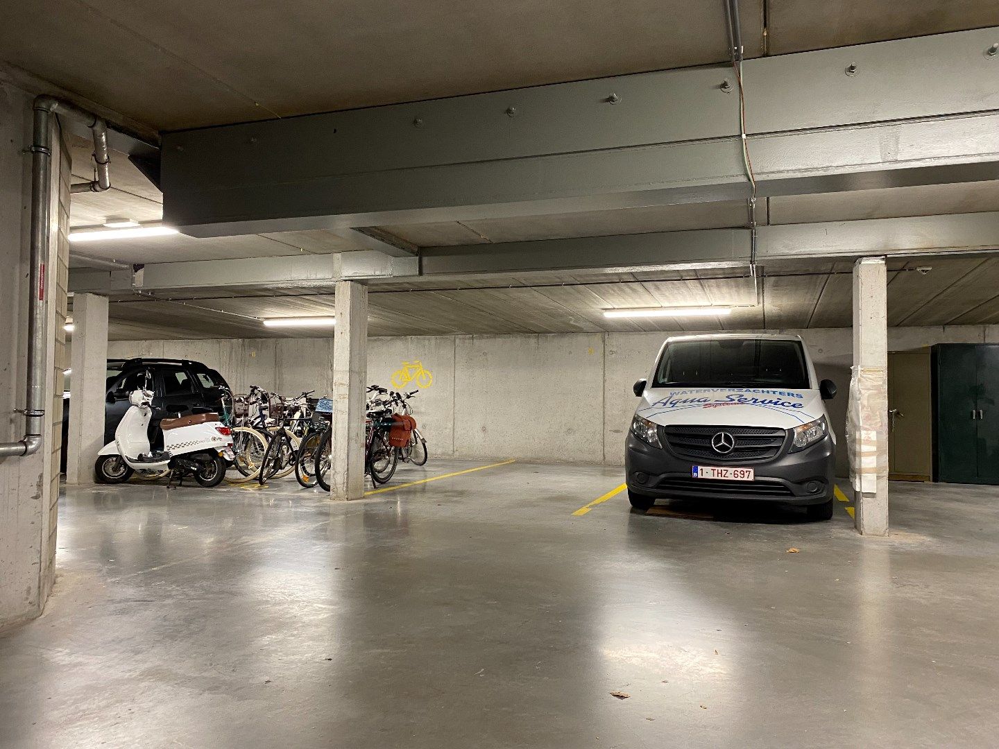 Ondergrondse autostaanplaats in afgesloten parking foto 5