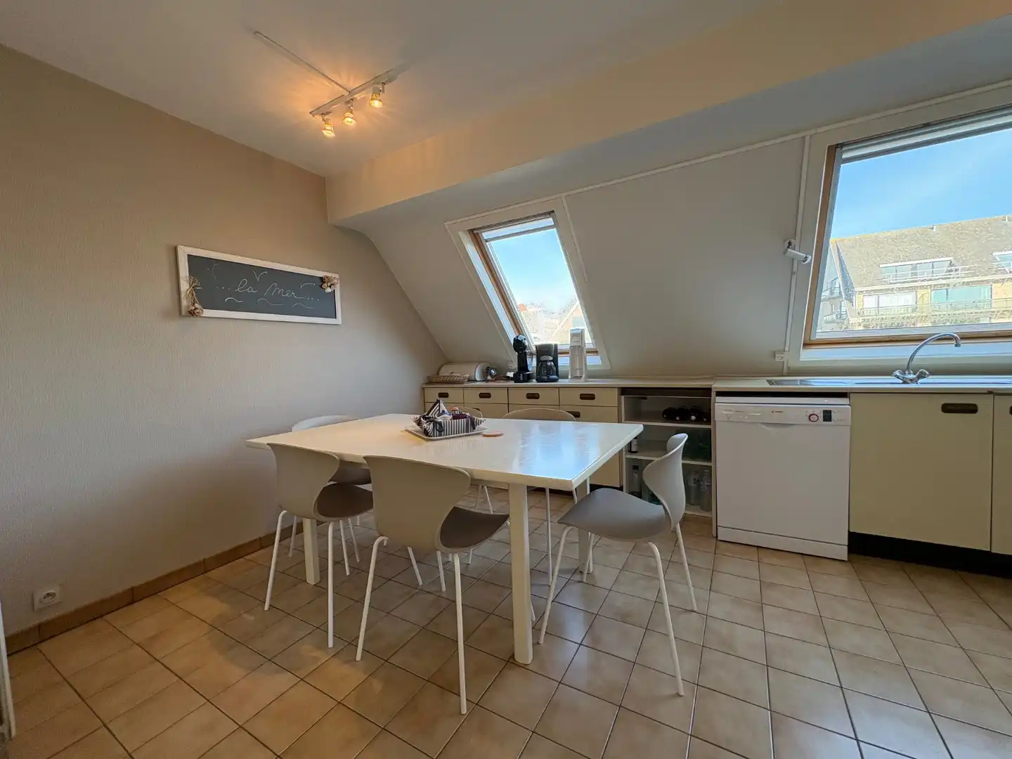 Te koop – Ruim duplexappartement aan zee met garage  foto 7