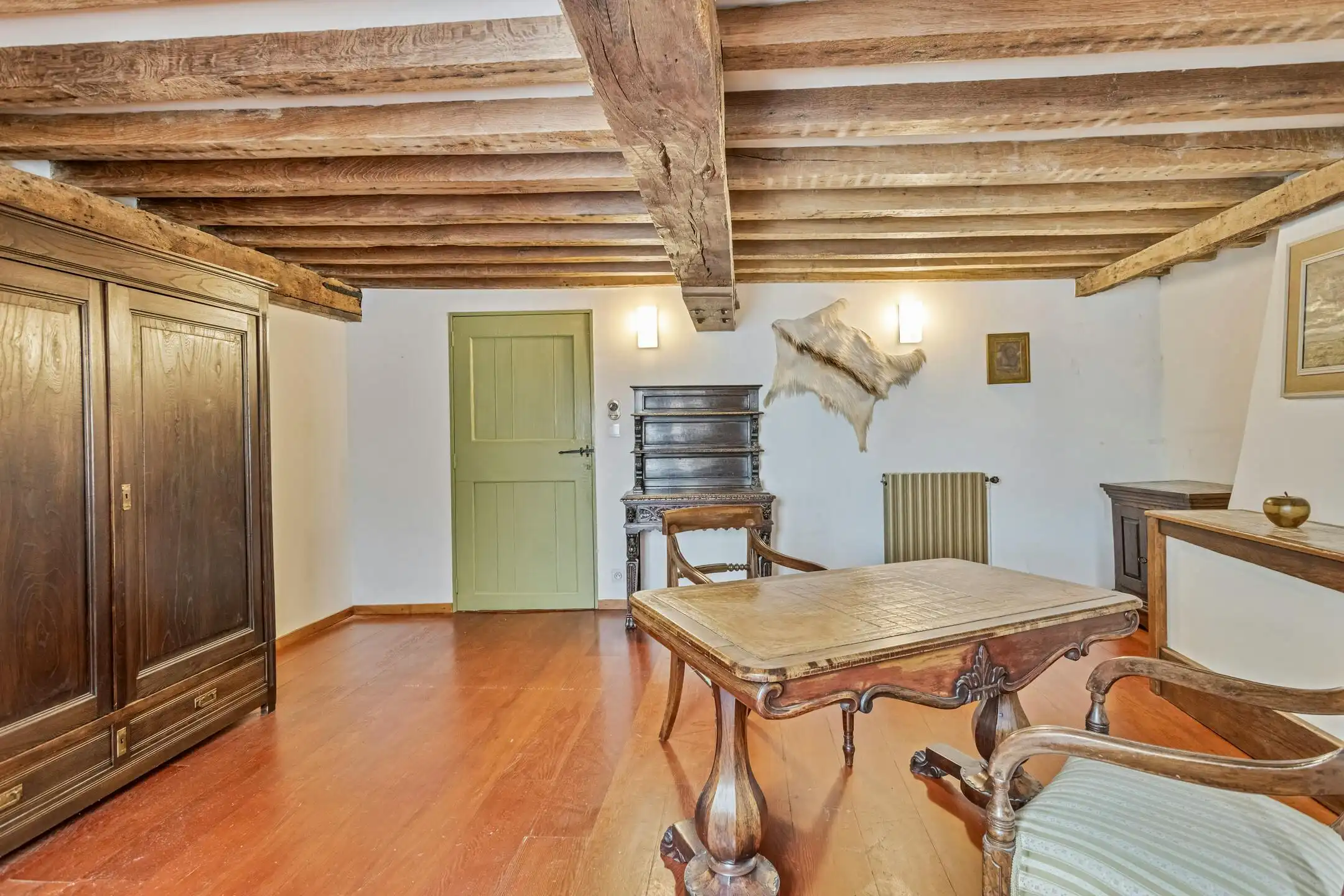 Karaktervol herenhuis met houten gevel te koop in Brugge foto 9