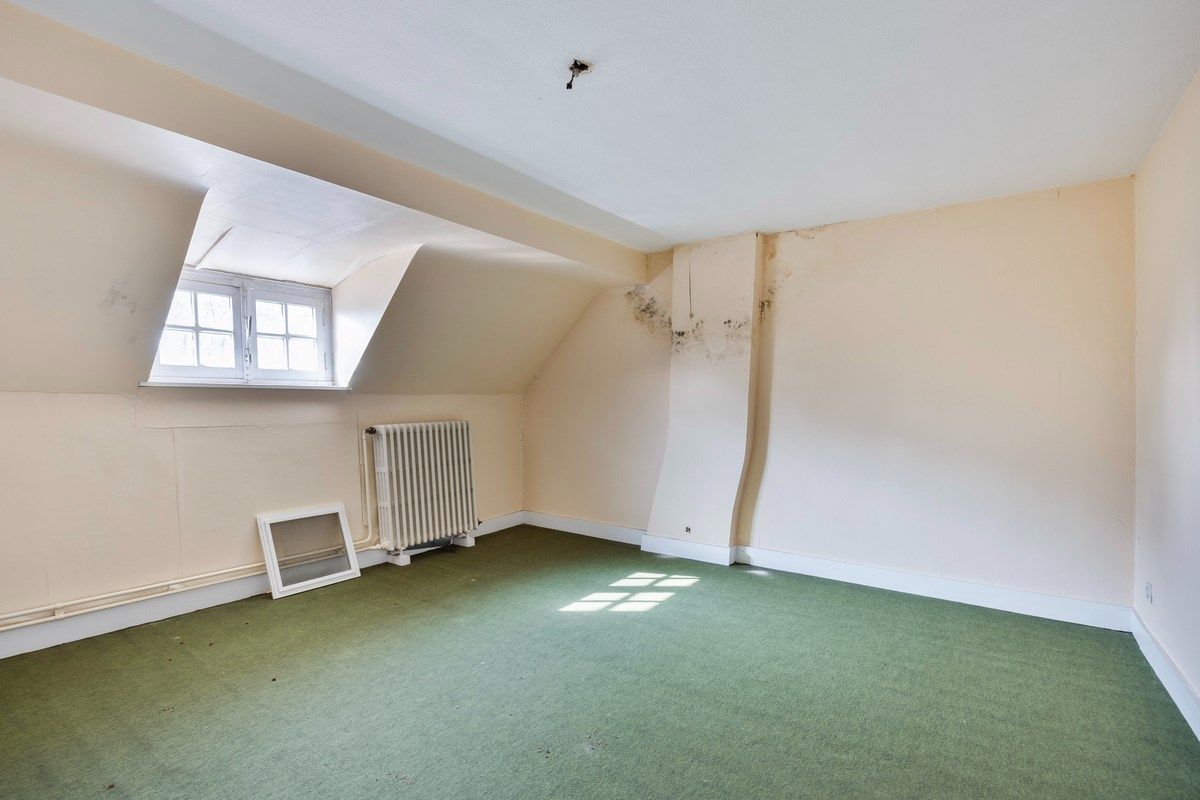 Te renoveren karaktervolle herenwoning op een prachtig perceel van 56 are. foto 23