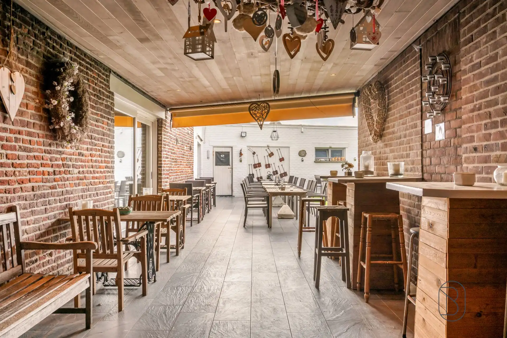 Topgelegen horecazaak met parking en charmante woonst foto 15