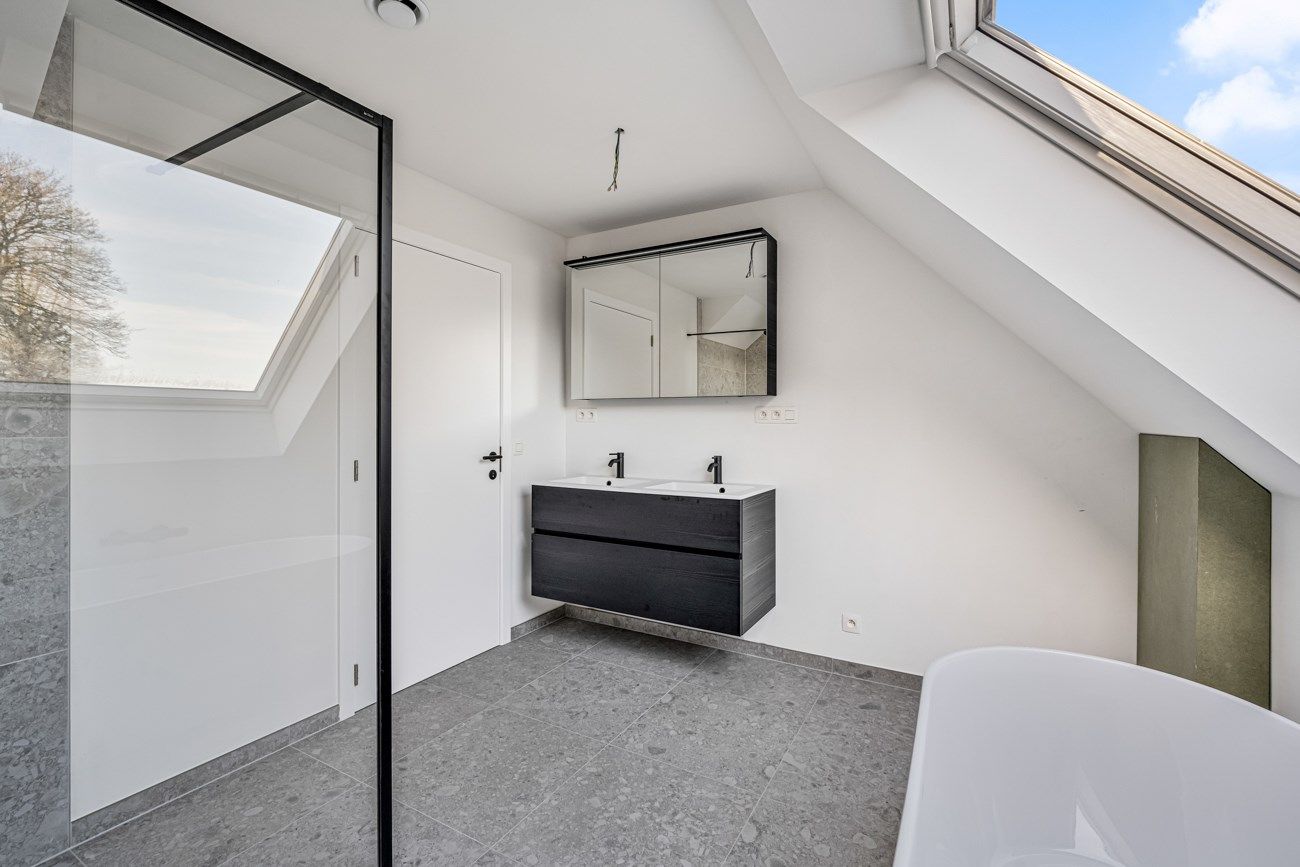 Instapklare nieuwbouwwoning met 4 slaapkamers, 2 badkamers en garage foto 21