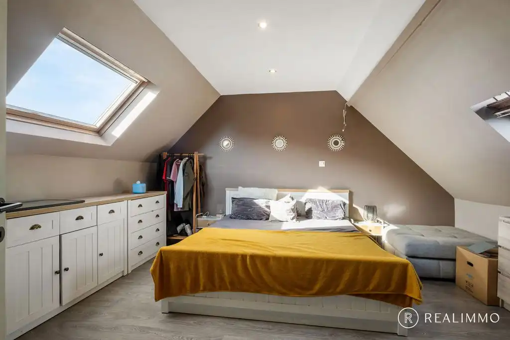 Instapklare, gerenoveerde woning met tuin en autostaanplaats in Bossuit foto 8