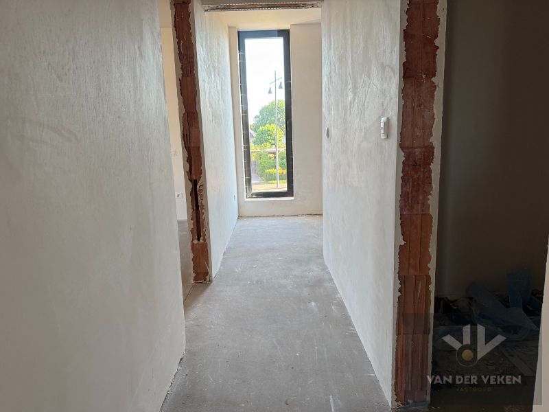 Ruime en volledig afgewerkte half open BEN-woning met 4 slaapkamers te bewonderen in het gezellige Kermt. foto 15
