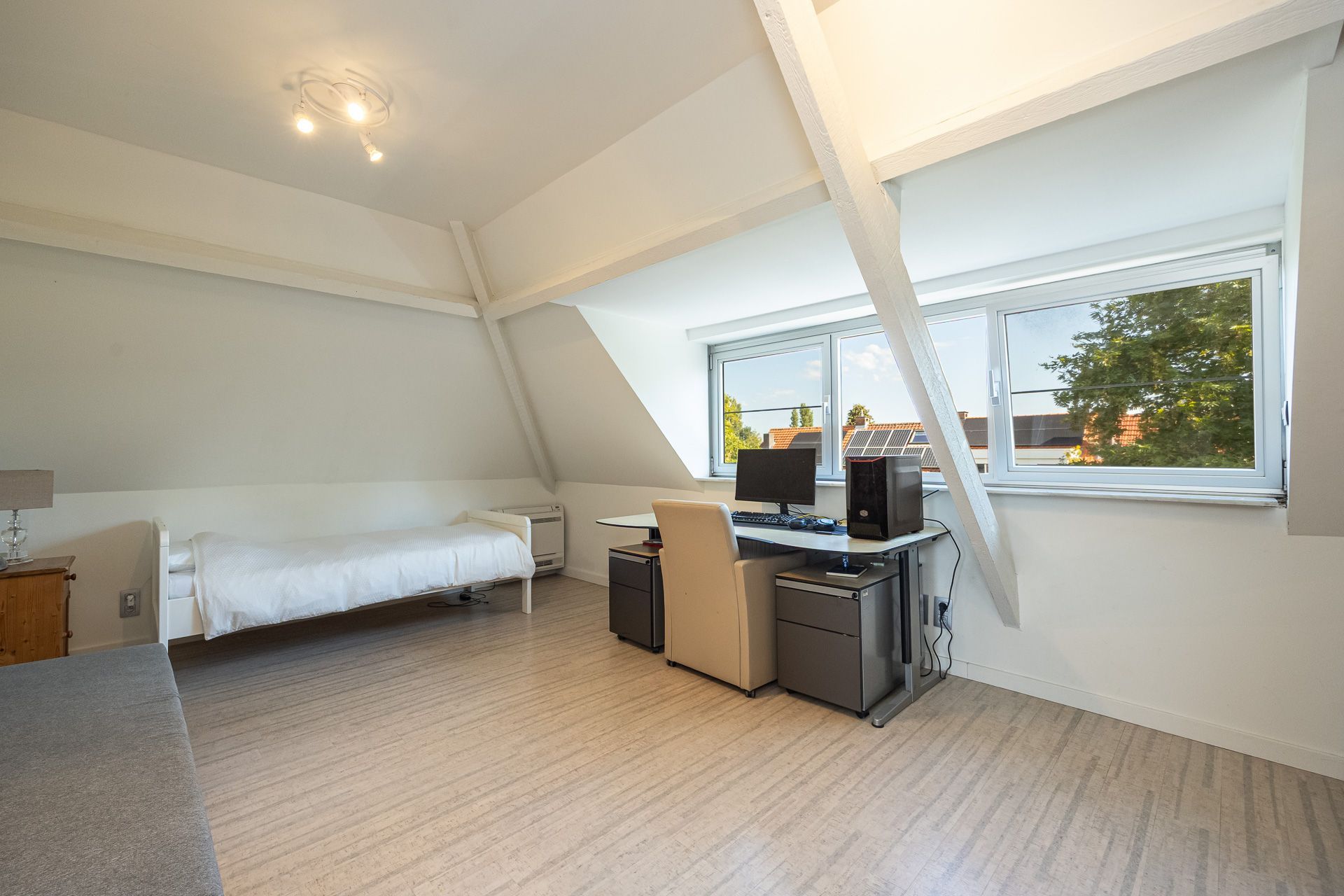 Volledig gerenoveerde gezinswoning met 5 slpks te Kontich foto 22