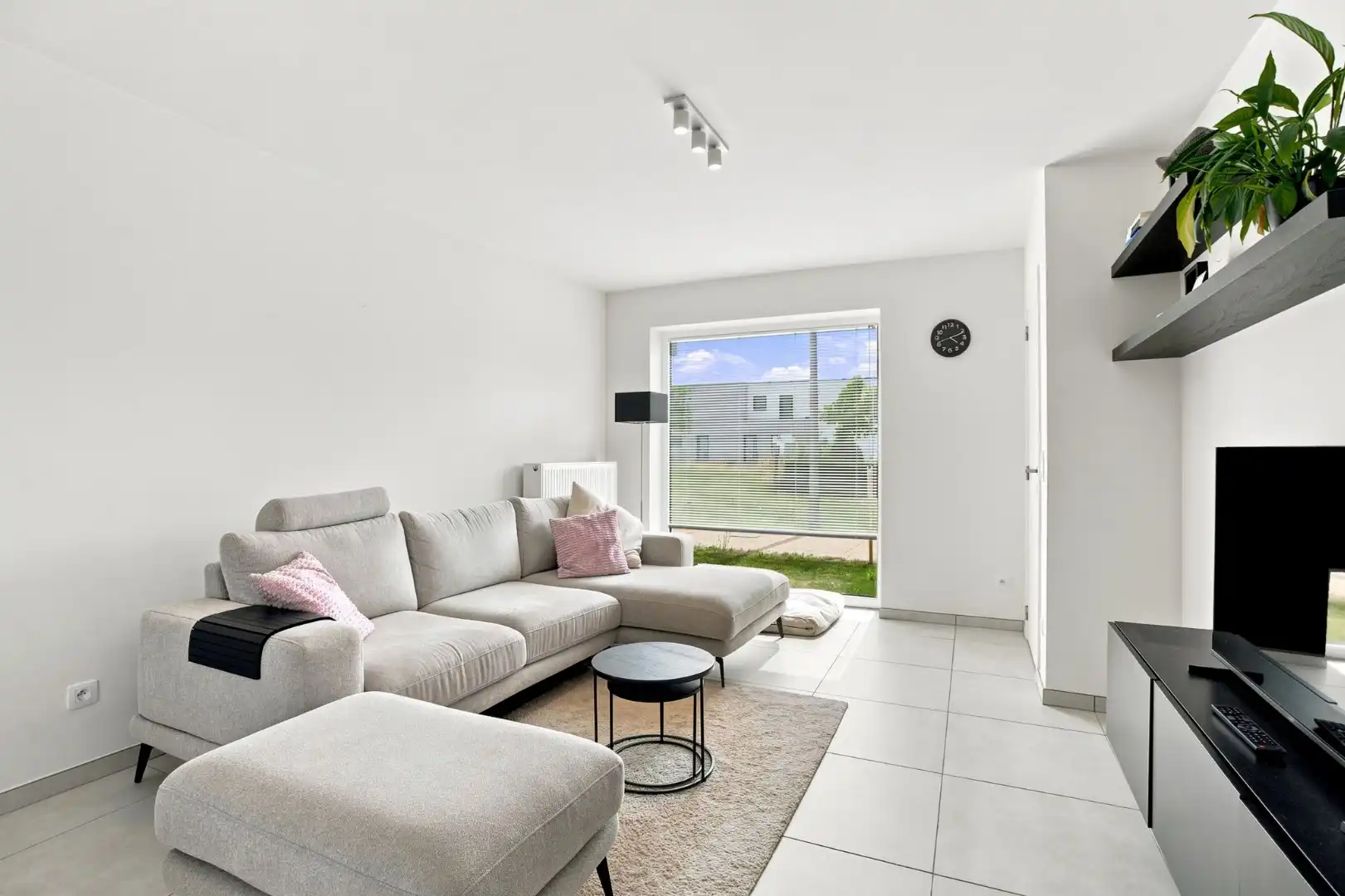 Recente woning (2023), met 3 slks, carport, tuin in een mooie buurt te Heule. foto 2