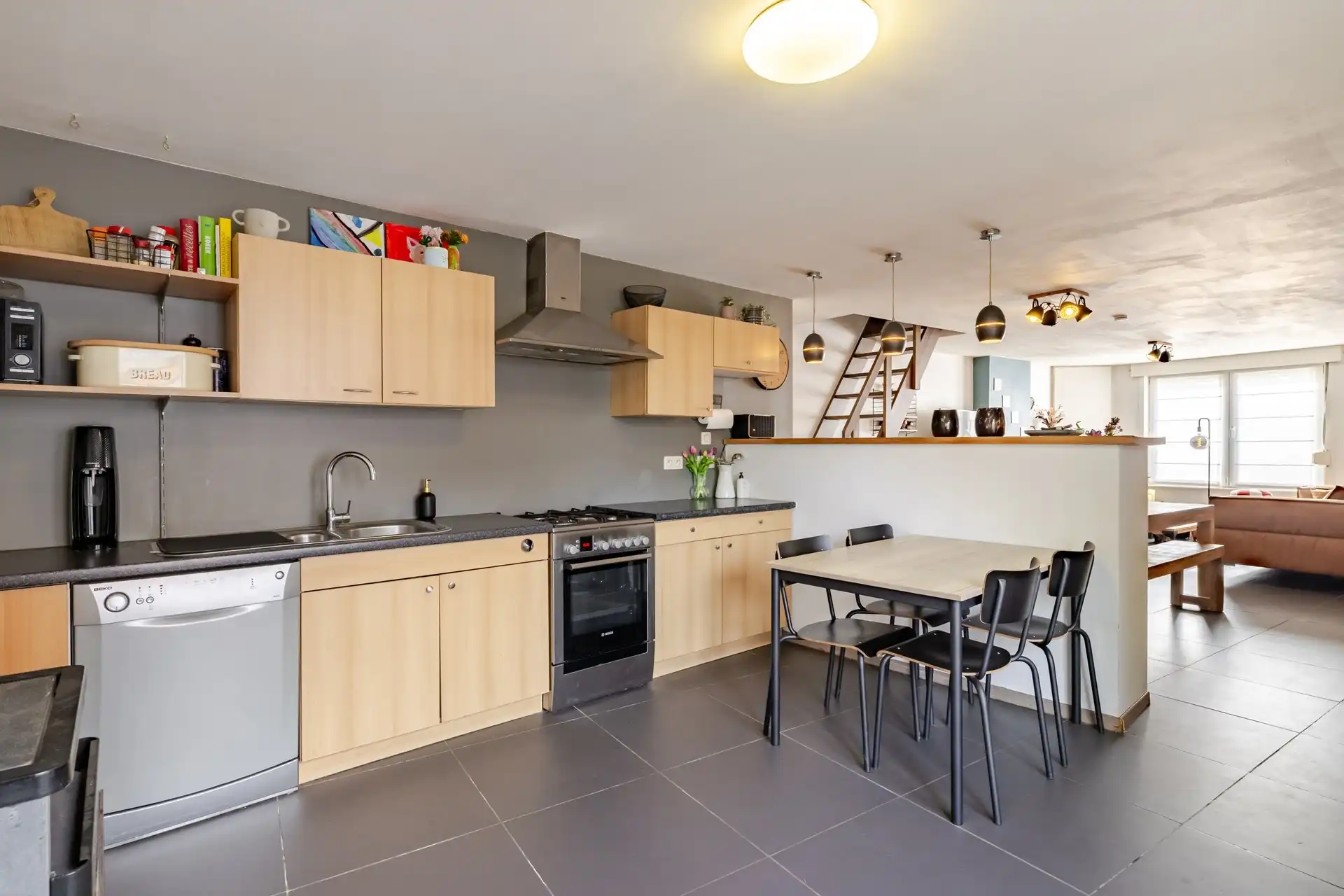 Charmante woning met grote buitenruimte! foto 2