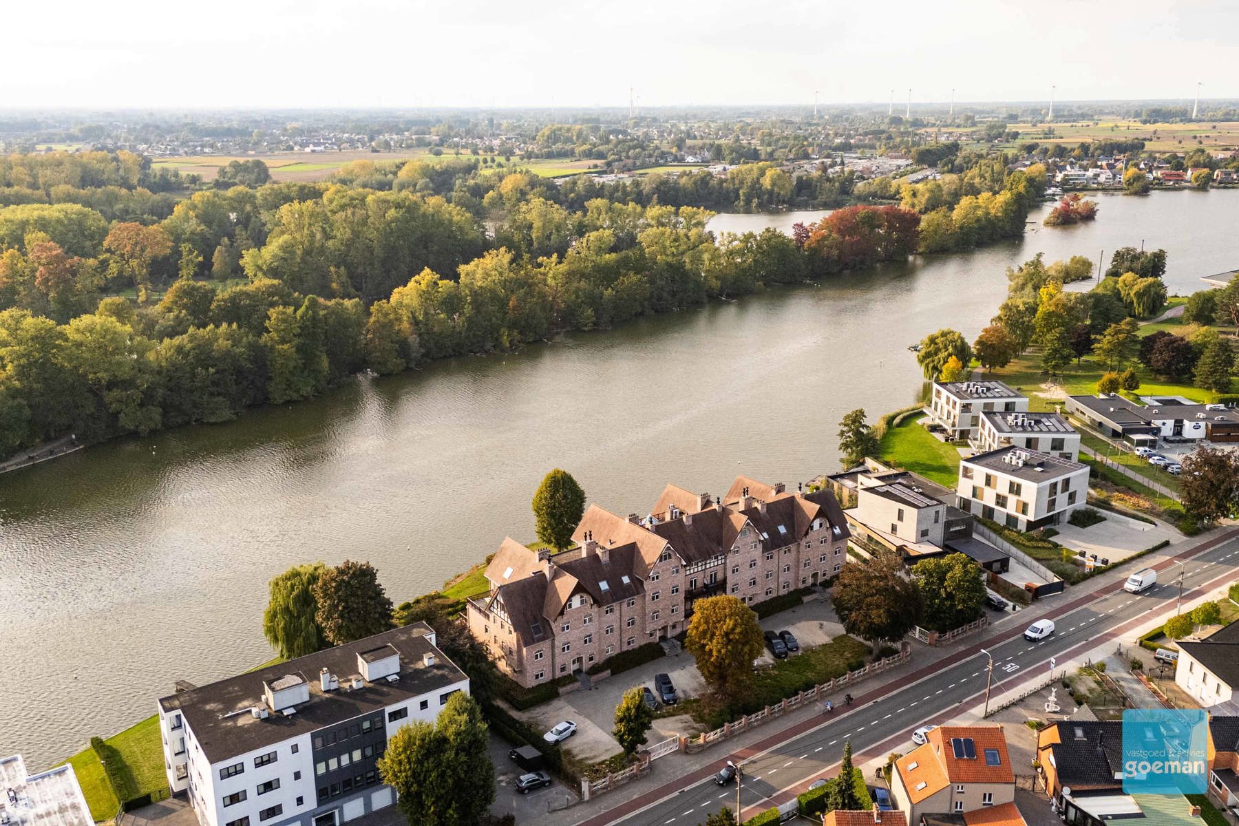 TE KOOP IN BERLARE: Luxueus appartement met adembenemend zicht op het Donkmeer – Berlare foto 3