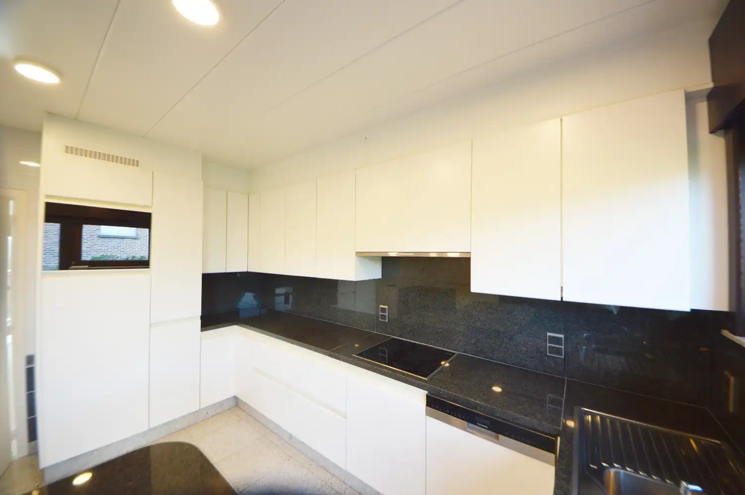 Ruim en lichtrijk gerenoveerd appartement (182 m²) INCLUSIEF GARAGE EN PARKING foto 18