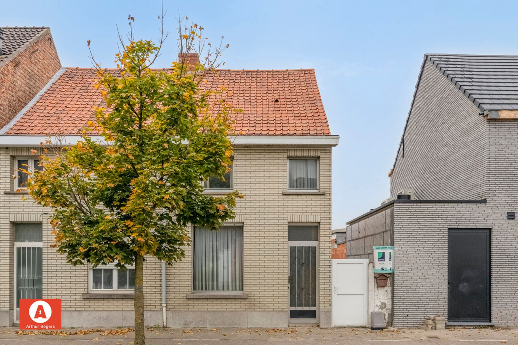 Te renoveren halfopen bebouwing, óók achteraan bereikbaar foto 4