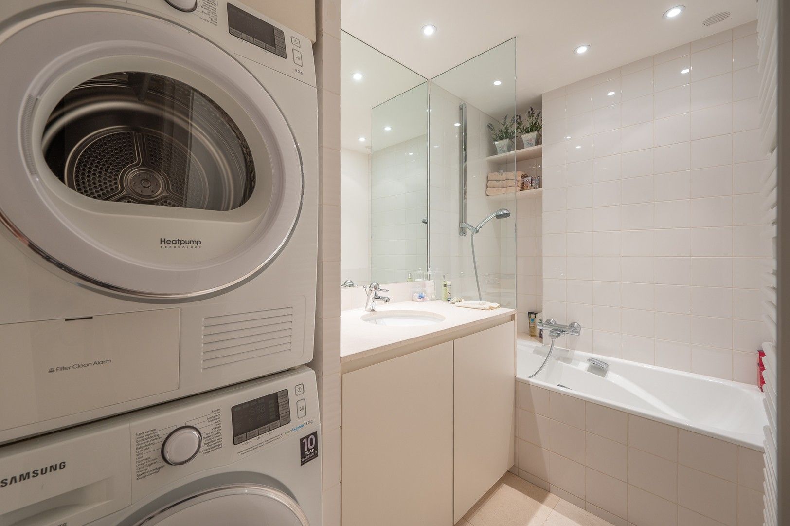 Prachtig appartement met frontaal zeezicht gelegen in hartje het Zoute met 6 meter gevelbreedte. foto 17
