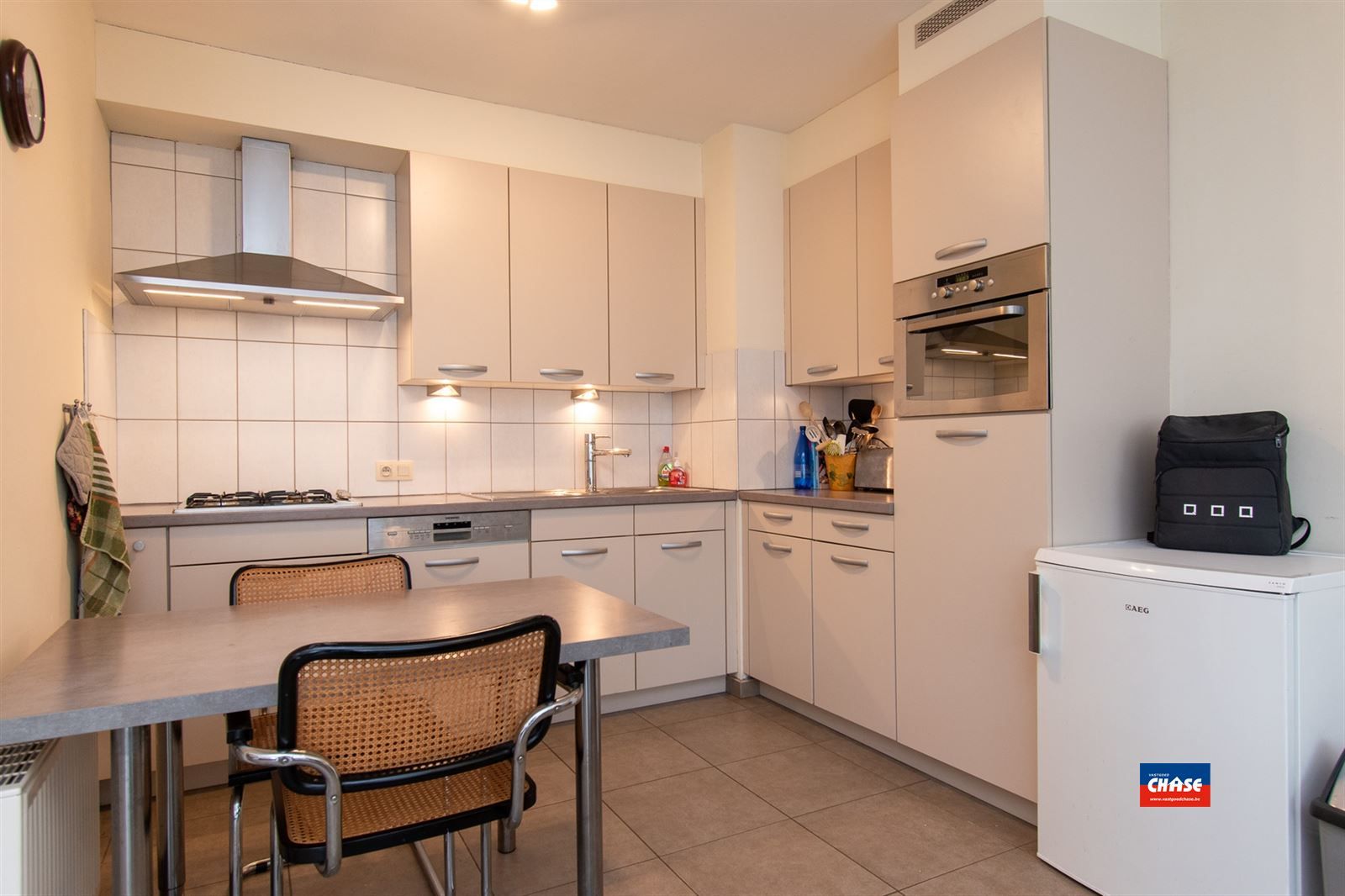 Ruim instapklaar appartement met 2 slaapkamers + terras + P foto 4