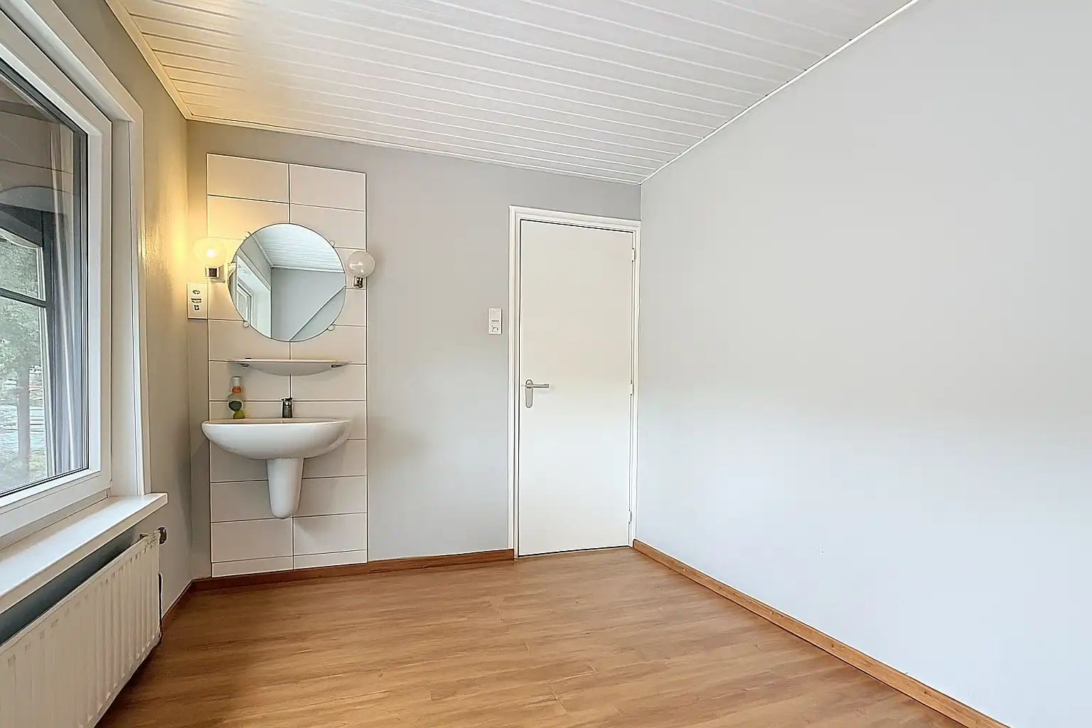 Gerenoveerde half vrijstaande woning met royale tuin en dubbele garage. foto 29