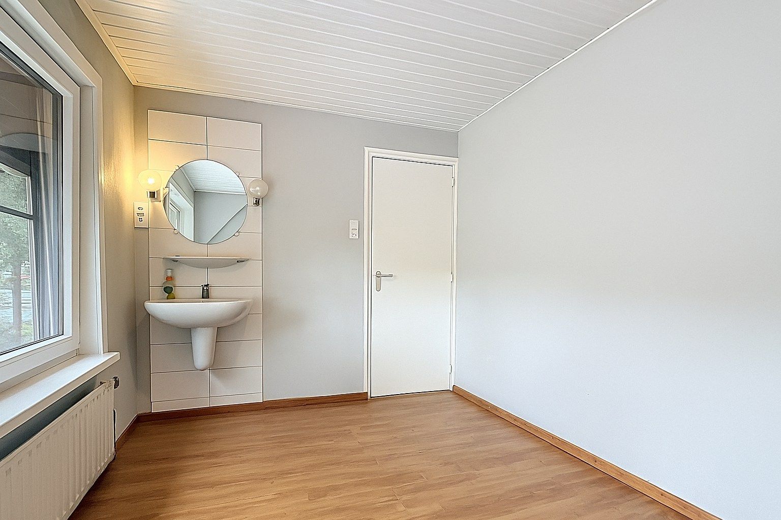 Gerenoveerde half vrijstaande woning met royale tuin en dubbele garage. foto 29