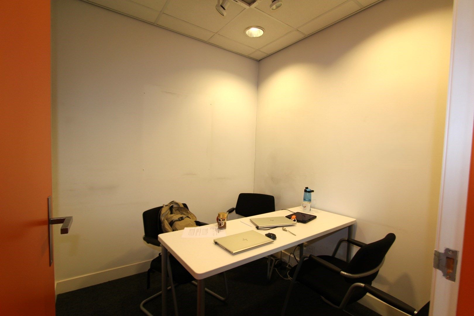 UITSTEKEND GELEGEN HANDELSPAND - MODERN INGERICHT EN INSTAPKLAAR foto 5