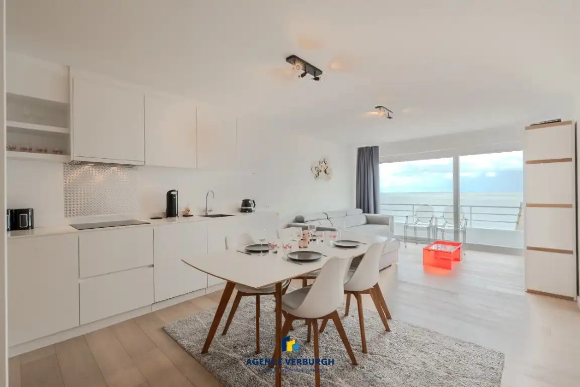Gerenoveerd 2 slpk app. met zeezicht foto {{pictureIndex}}