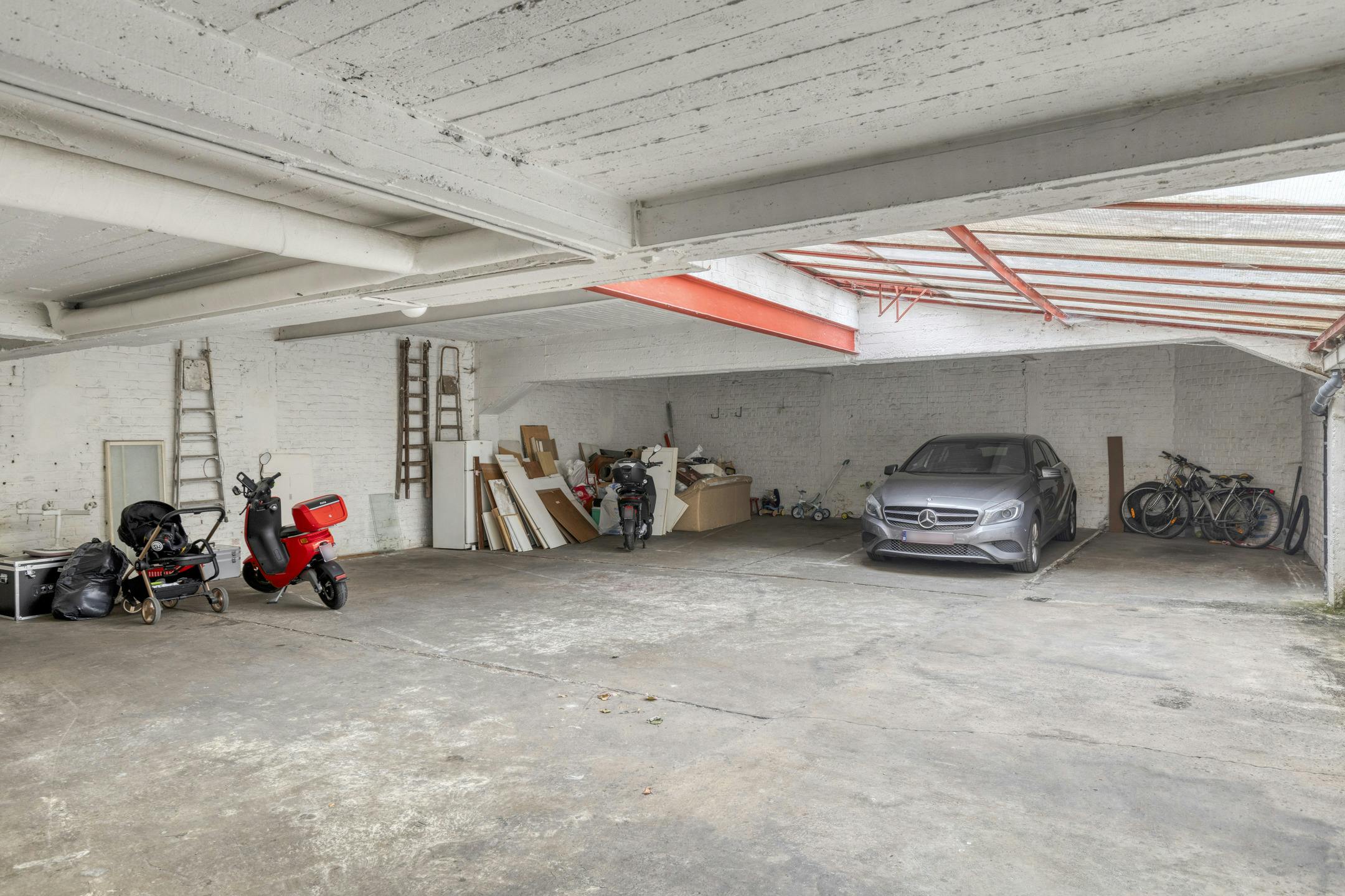 Bovenste Verdieping met Terrassen en Parking foto 9