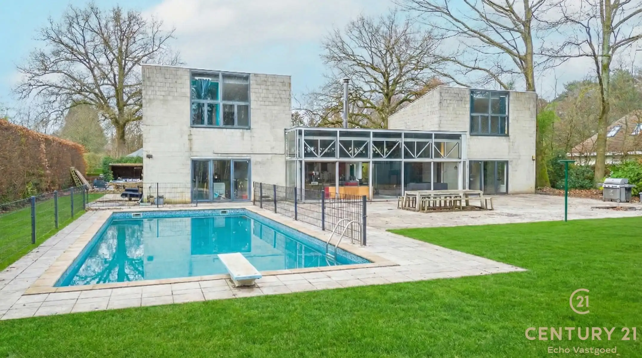 Unieke te renoveren villa in villawijk “De Lint” foto 7