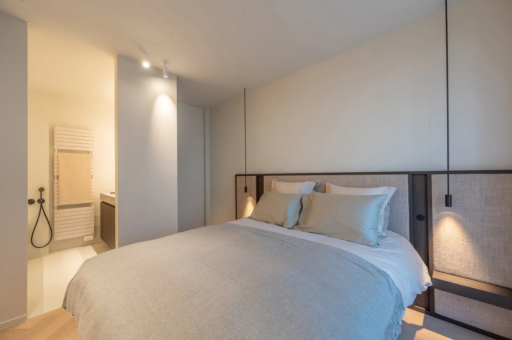 Luxueus ingericht appartement | tegenover H.Hartkerk foto 15