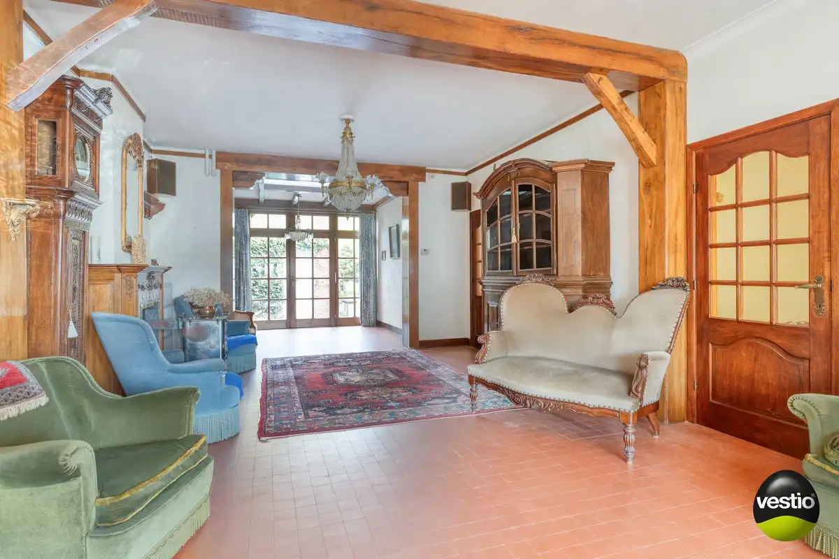 TE RENOVEREN WONING MET 3 SLAAPKAMERS EN GARAGE OP EEN RUIM PERCEEL VAN  8A 29CA IN HARTJE NIEUWERKERKEN foto 2