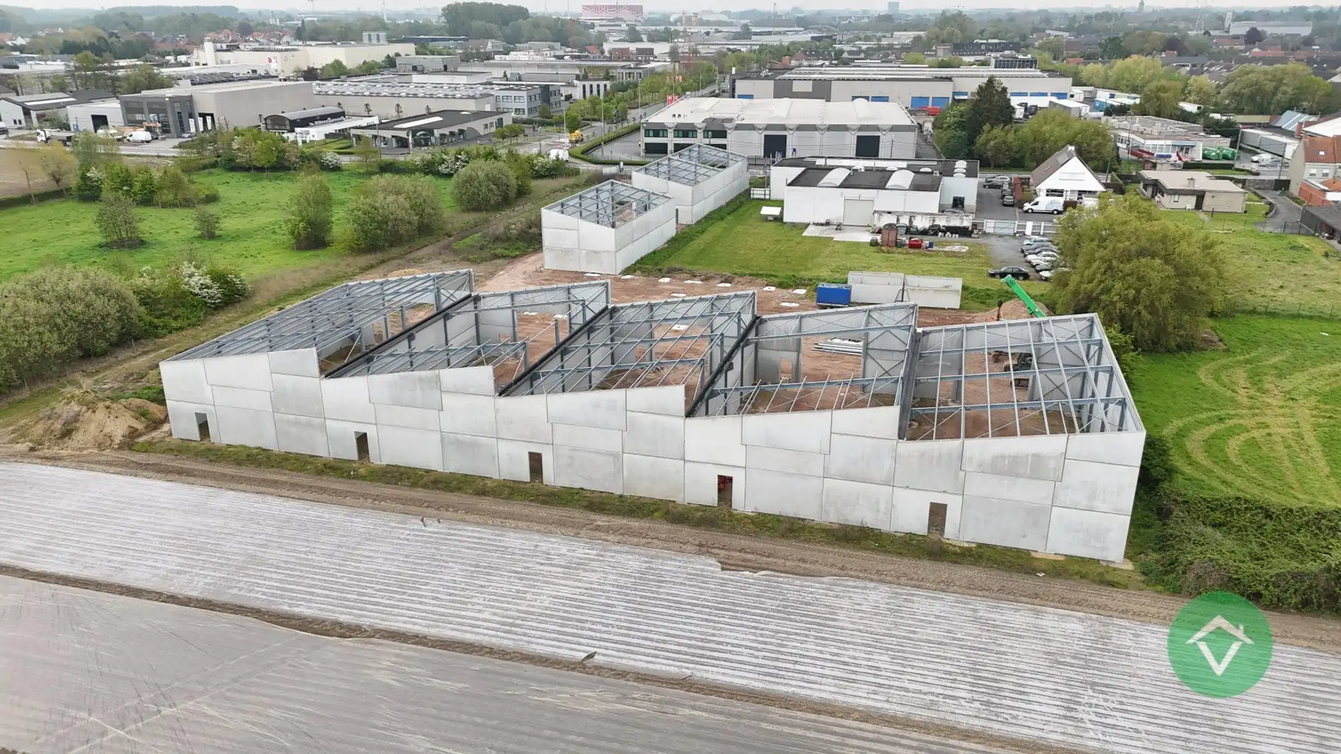 Loods C te koop – 240 m² KMO-zone Ardopoort te Roeselare foto {{pictureIndex}}