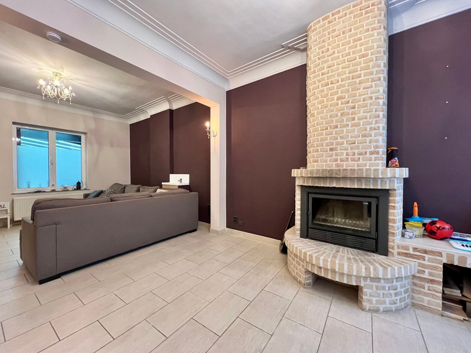 Zéér ruime gerenoveerde woning met 5 grote slaapkamers. foto 3