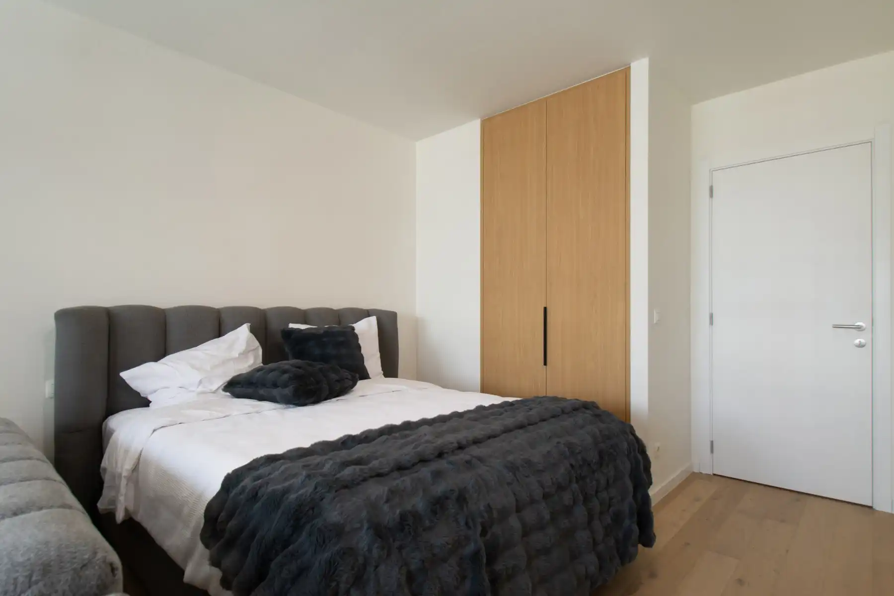 Gemeubelde studio met mooi terrras (Nieuw Zuid) foto 9
