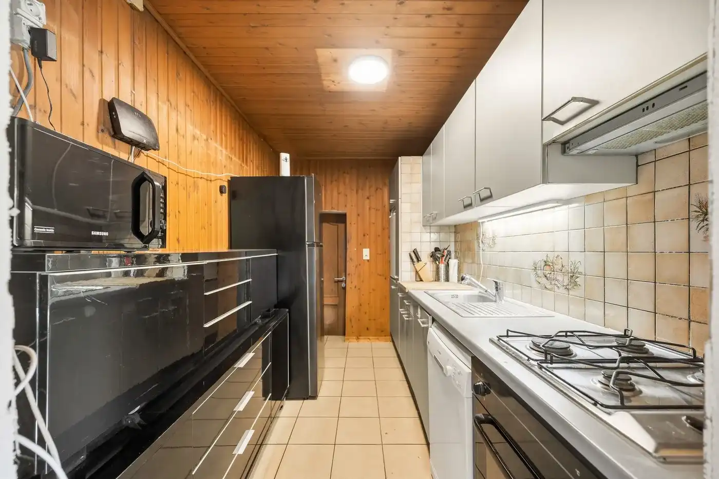 Verder te renoveren woning met grote hangar met 3 slpks foto 3