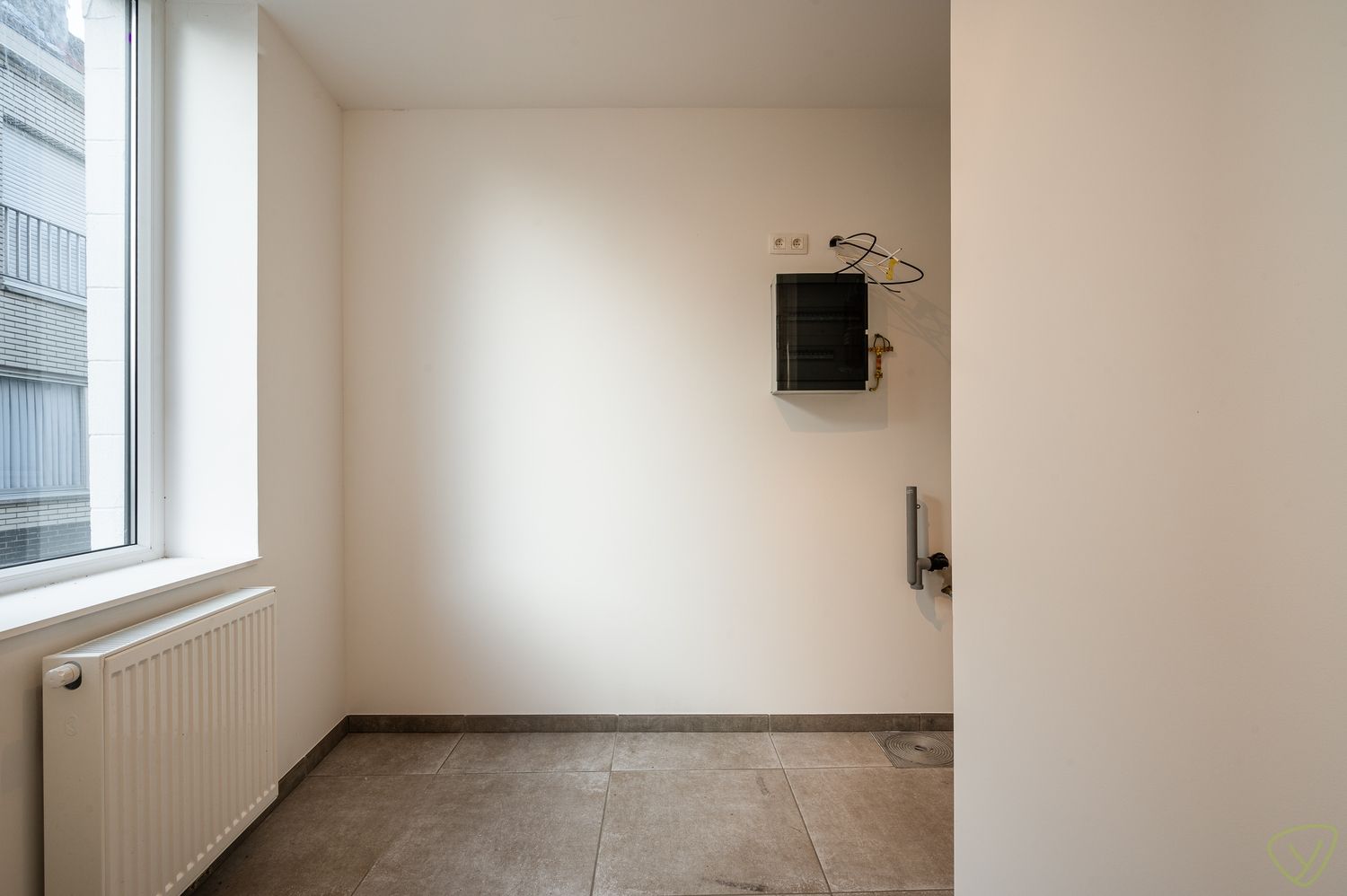Gerenoveerde arbeiderswoning met drie slaapkamers en garagebox foto 2
