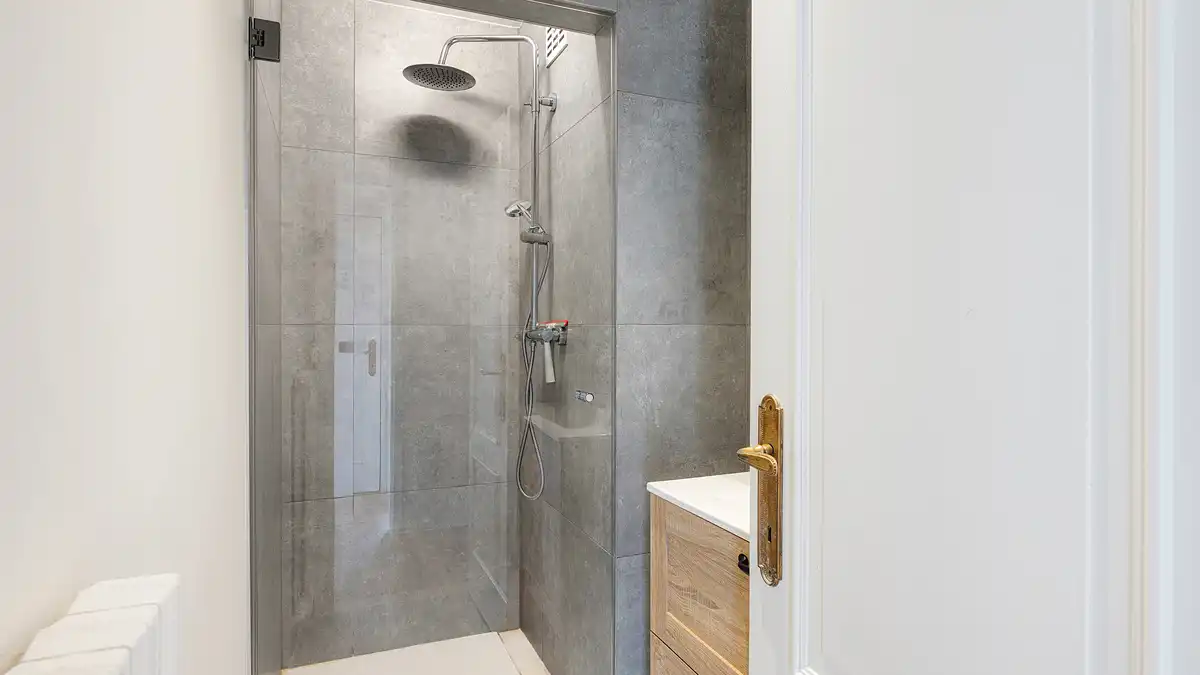 Subliem gerenoveerde koppelvilla op 150m van het strand te koop! foto 38