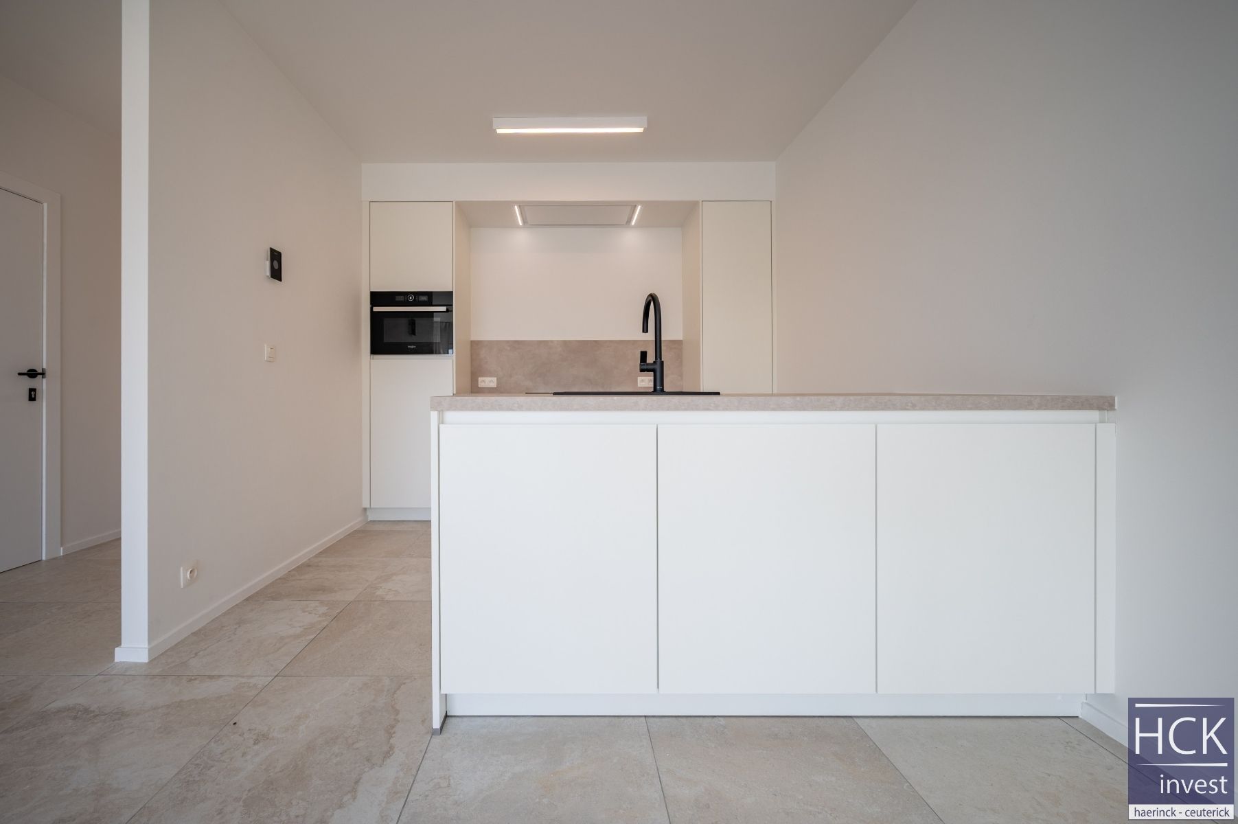 WAREGEM - Prachtig gerenoveerd appartement met 2 SLPK. en terras foto 5