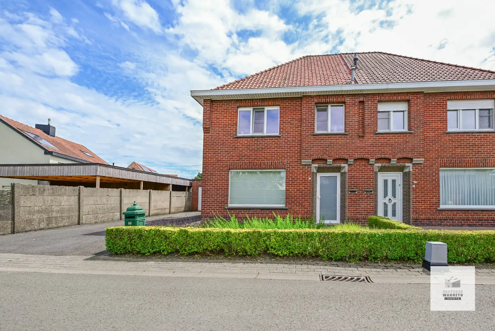 Ruime verder te renoveren gezinswoning op 332m2 met 3 slaapkamers (4de mogelijk) foto 2