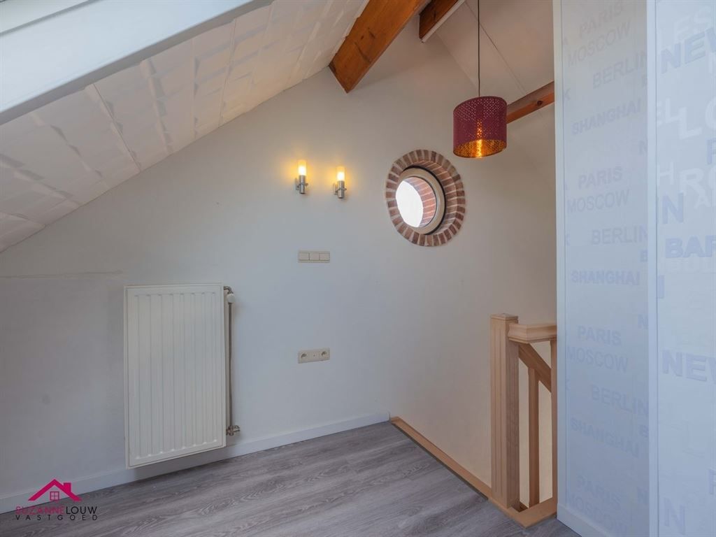 Gerenoveerde verrassend ruime vrijstaande woning foto 32