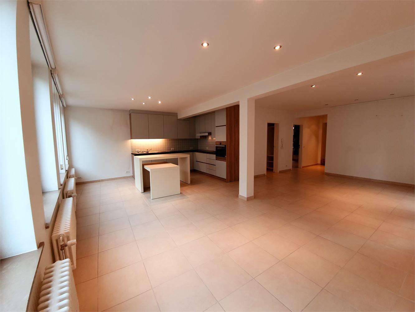 Hartje Brugge Groot lichtrijk modern appartement , alle luxe , 2 slaapkamerss en lift. foto 13