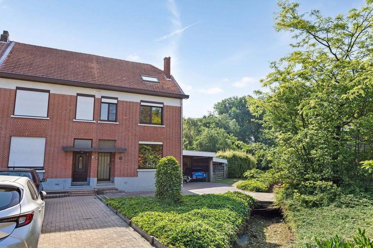 Ruim ingedeelde woning met 4 slpks op een mooi perceel van 21 are met achterliggend groen. foto 35