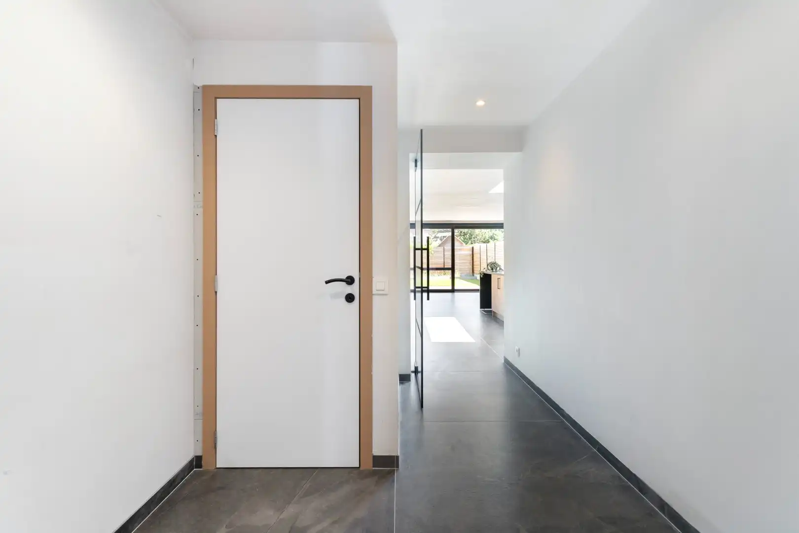 Ruime, gerenoveerde instapklare woning in Lauwe! foto 11