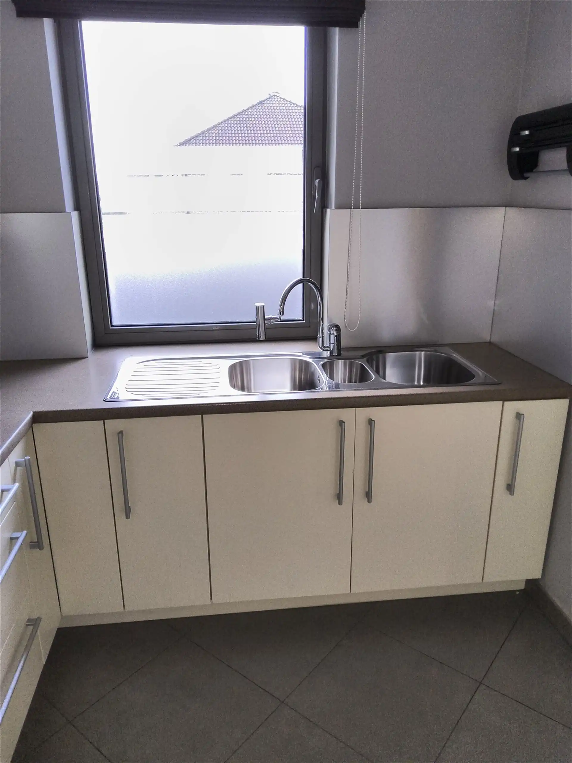 Ruim 2 slaapkamer-appartement met garage foto 12