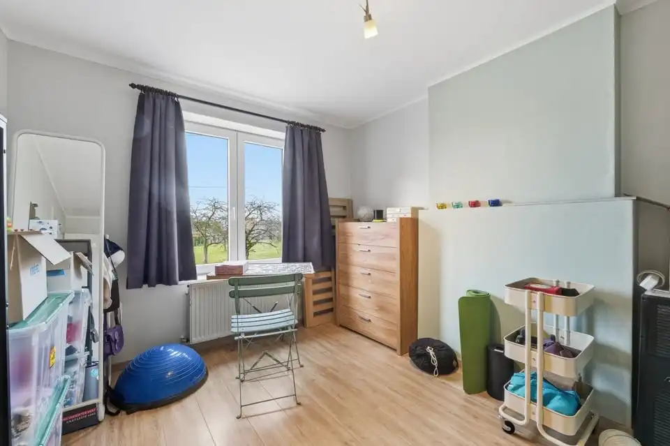 KNAP GERENOVEERDE GEZINSWONING MET 3 SLKS, TUIN EN CARPORT IN JEUK foto 26