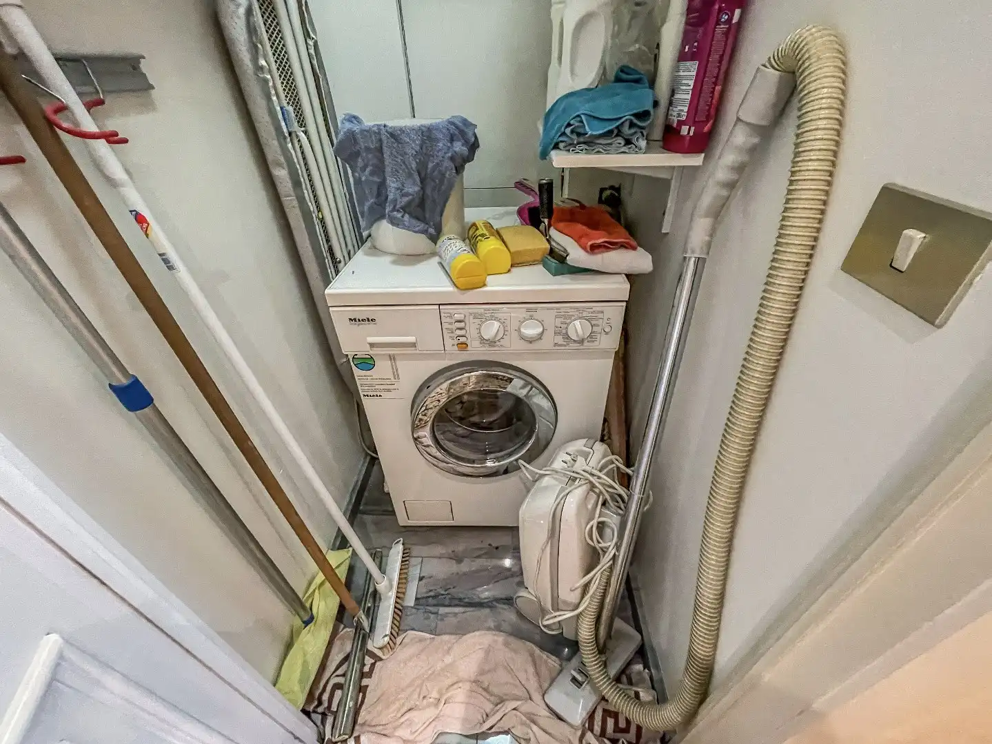 Luxueus ingericht appartement aan de zonnekant van de Dumortierlaan. Parking in het gebouw mgl. foto 18